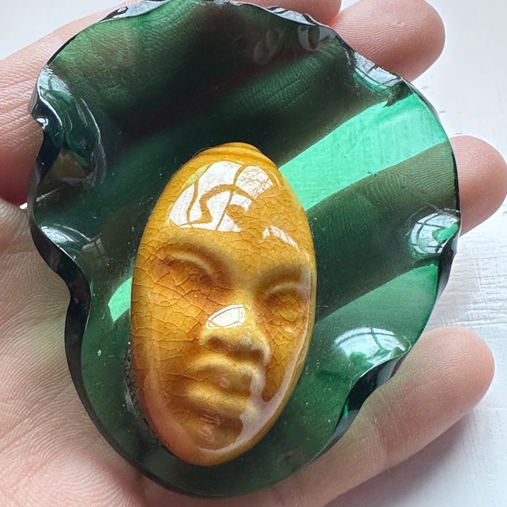 Rare vintage green Elzac ceramic face lucite pin brooch